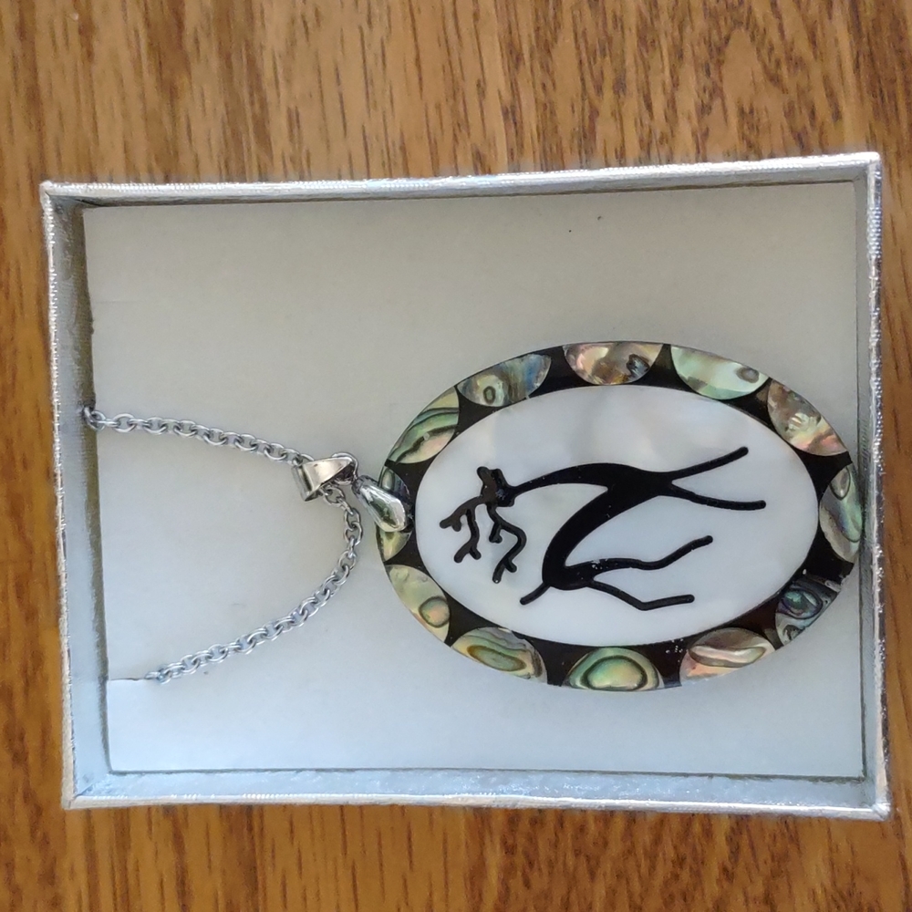 Nwt Beautiful deer necklace